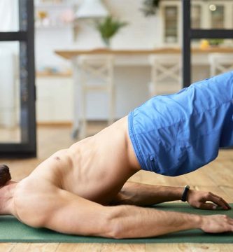 Entrenamiento en casa frente a entrenamiento en el gimnasio: La elección correcta para tu entrenamiento físico